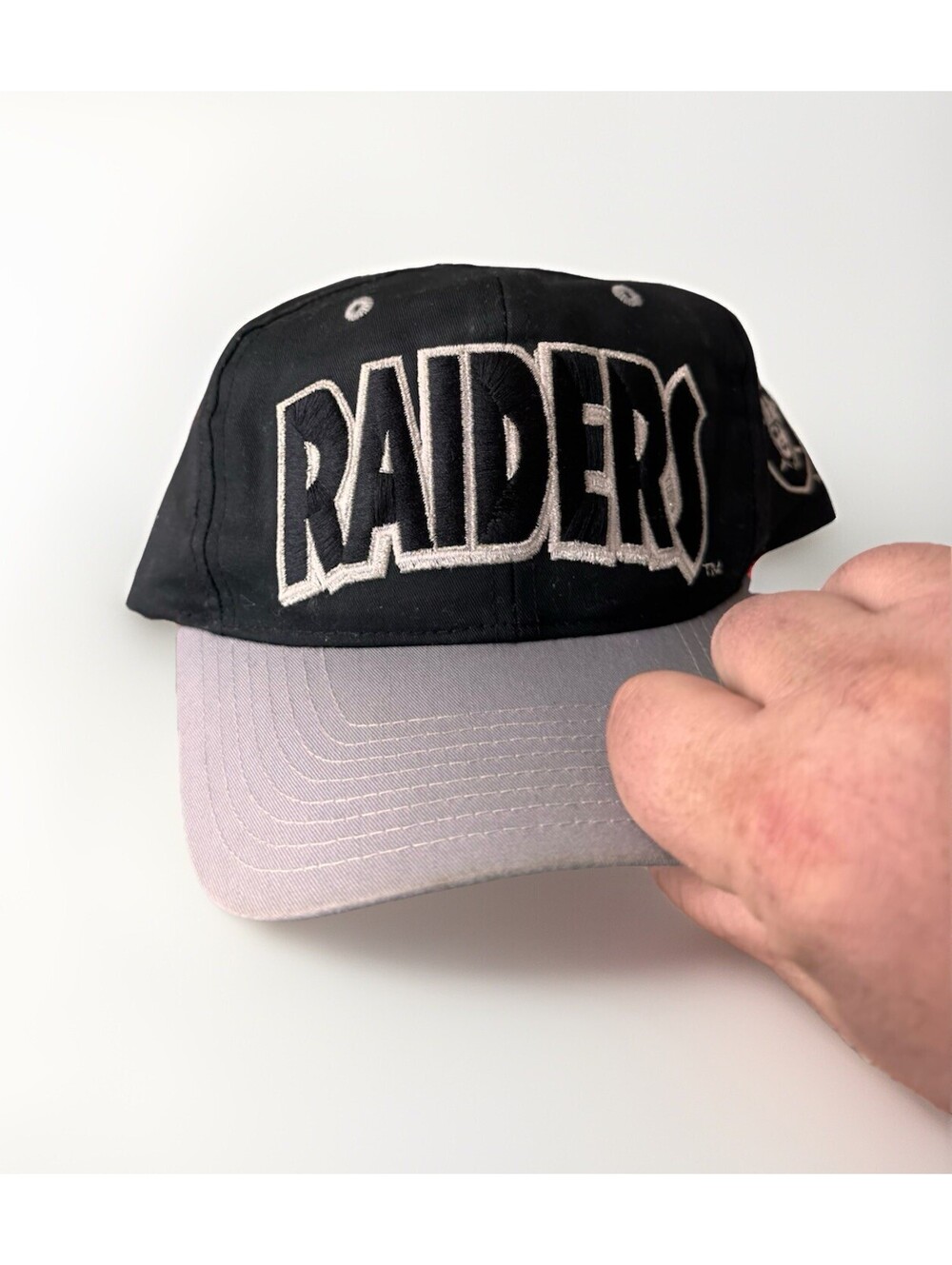 Vintage 90s Raiders Eastport Arch Spellout Snapback Hat - Team NFL - Macau- Mint